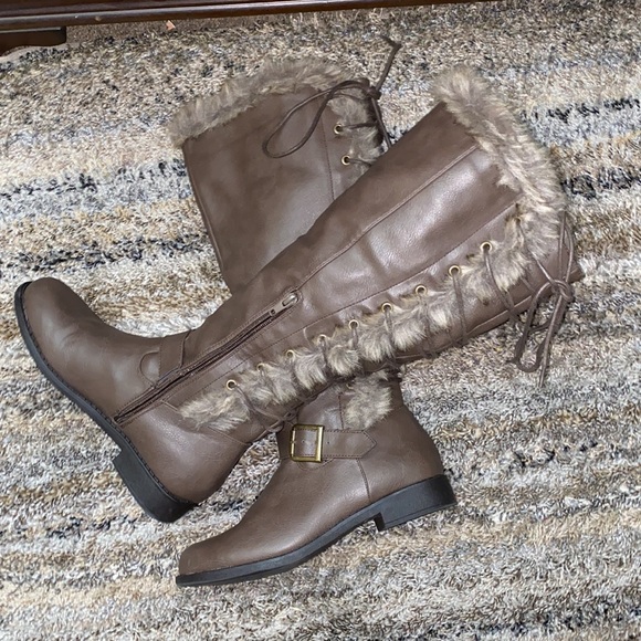 Boots - Picture 4 of 5